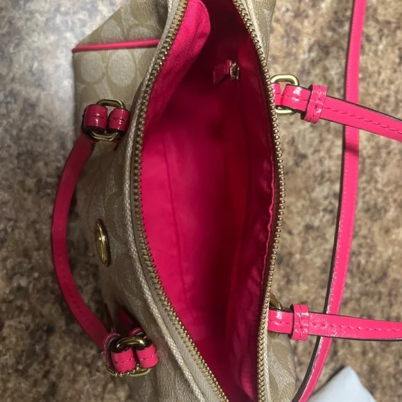 Coach purse - Picture 3 of 3